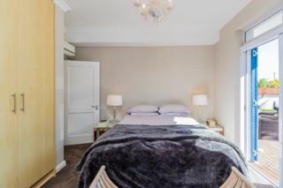 To Let 2 Bedroom Property for Rent in Fresnaye Western Cape